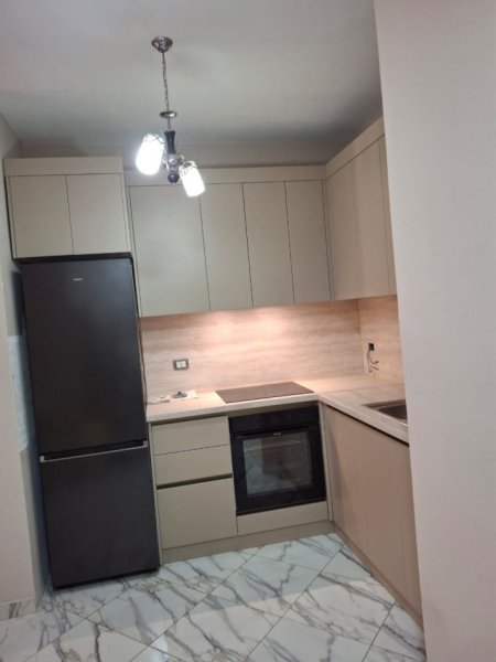 Tirane, jepet me qera apartament 2+1+Ballkon Kati 7, 100 m² 510 € (Yzberisht/Rr.Rexhep Shala)