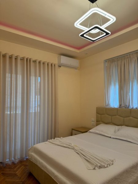 Tirane, jepet me qera apartament 1+1+Ballkon Kati 3, 70 m² 600 € (rruga e dibres prane viles gold)