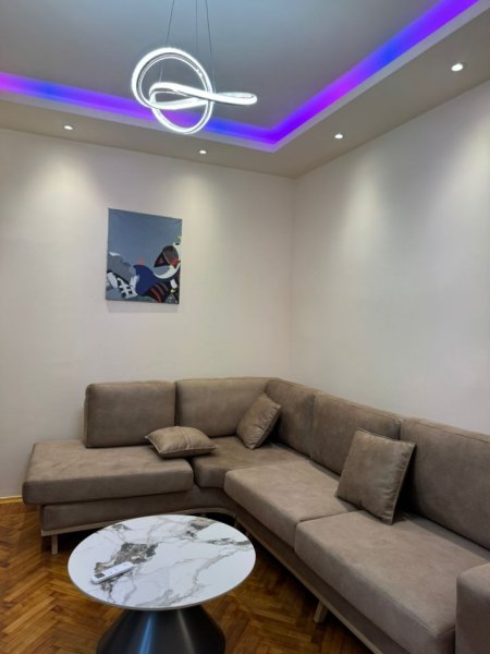 Tirane, jepet me qera apartament 1+1+Ballkon Kati 3, 70 m² 600 € (rruga e dibres prane viles gold)