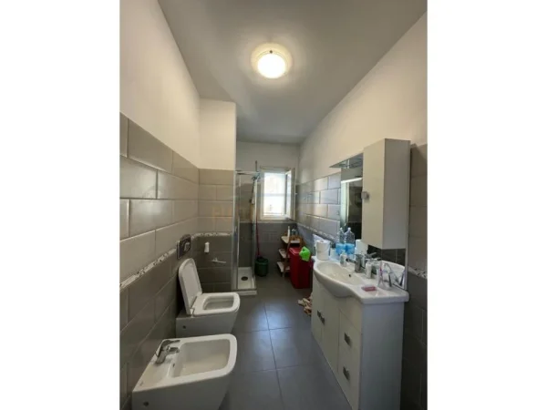 Tirane, jepet me qera apartament 1+1 Kati 4, 75 m² 370 € 