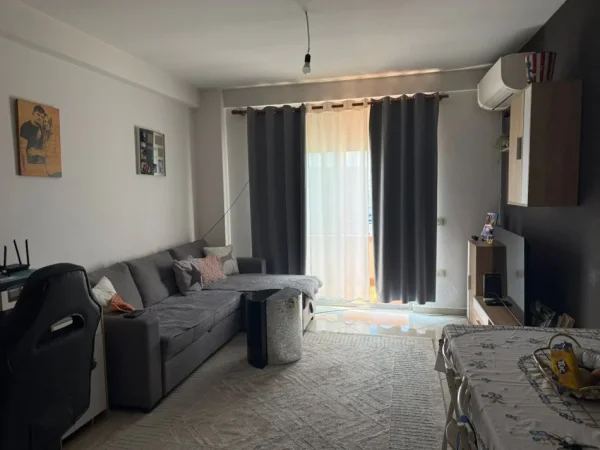 Tirane, shitet apartament 1+1 Kati 8, 60 m² (Terminali I Autobuzave. Afer Spitalit Hygea)