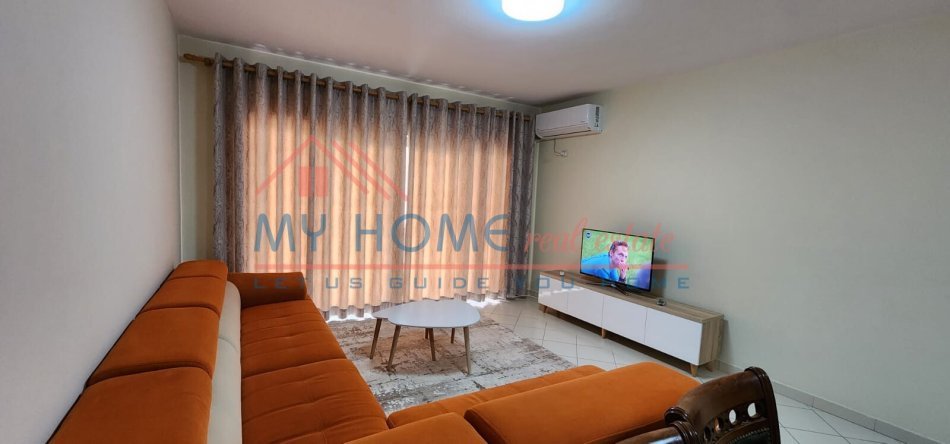 Tirane, jepet me qera apartament 2+1+Ballkon Kati 4, 100 m² 550 € (Unaza e Re)