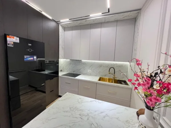 Tirane, jepet me qera apartament 2+1+Ballkon Kati 4, 117 m² 1.000 € (Oasis Residence)