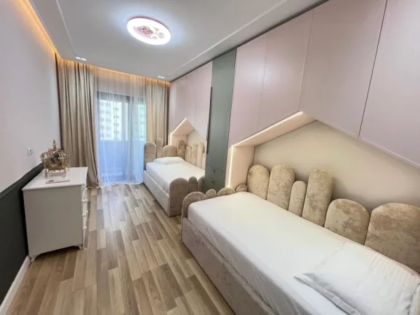 Tirane, jepet me qera apartament 2+1+Ballkon Kati 4, 117 m² 1.000 € (Oasis Residence)