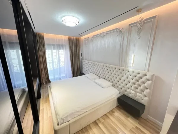 Tirane, jepet me qera apartament 2+1+Ballkon Kati 4, 117 m² 1.000 € (Oasis Residence)