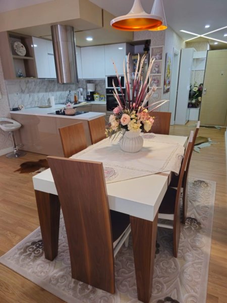 Tirane, jepet me qera apartament 2+1 Kati 4, 85 m² 700 € (LIQENI ARTIFICIAL)