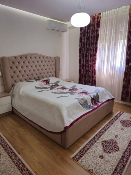 Tirane, jepet me qera apartament 2+1 Kati 4, 85 m² 700 € (LIQENI ARTIFICIAL)