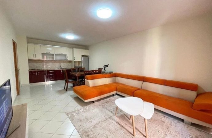 Tirane, jepet me qera apartament 2+1+Ballkon Kati 4, 110 m² 500 € 