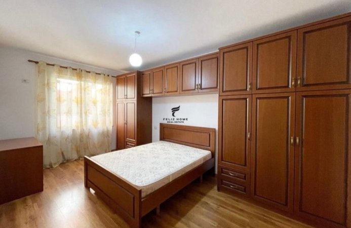Tirane, jepet me qera apartament 2+1+Ballkon Kati 4, 110 m² 500 € 