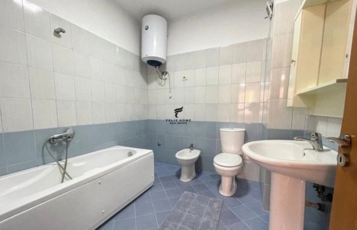Tirane, jepet me qera apartament 2+1+Ballkon Kati 4, 110 m² 500 € 