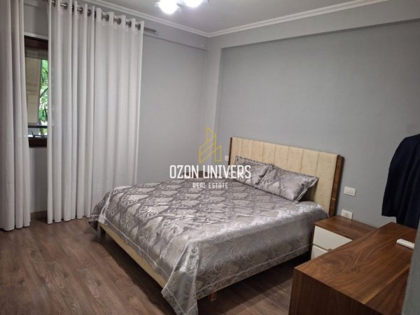Tirane, shitet apartament 2+1+Ballkon Kati 2, 96 m² 225.000 € (Kopshti Botanik, pranë Xhamisë)