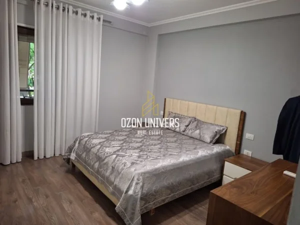 Tirane, shitet apartament 2+1+Ballkon Kati 2, 96 m² 225.000 € (Kopshti Botanik, pranë Xhamisë)