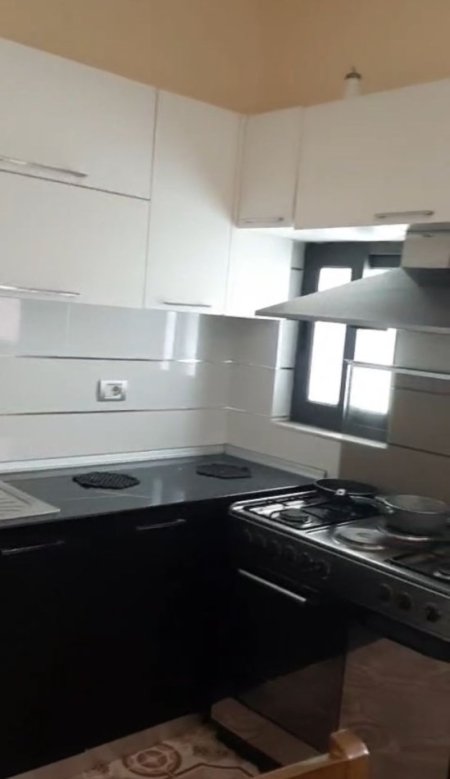 Tirane, jepet me qera apartament 2+1+Ballkon Kati 2, 105 m² 400 € (Rruga gjon mili , rruga siri kodra)