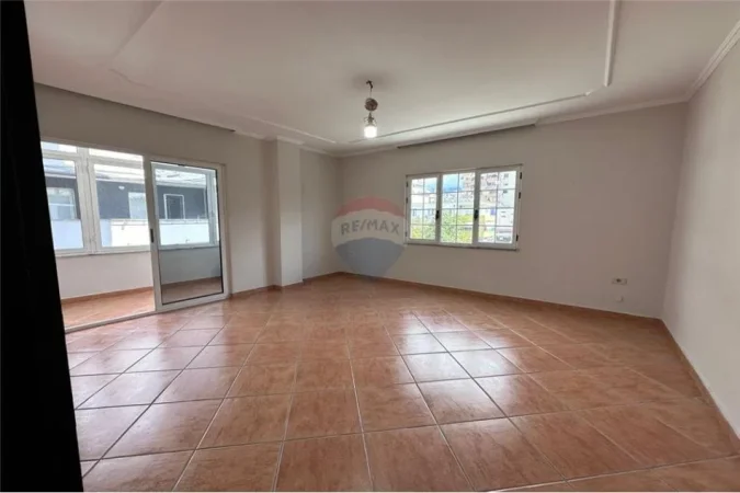 Tirane, jepet me qera Kati 3, 180 m² 1.800 € (Sheshi Willson)