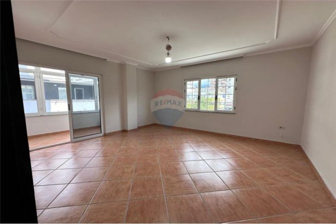Tirane, jepet me qera Kati 3, 180 m² 1.800 € (Sheshi Willson)