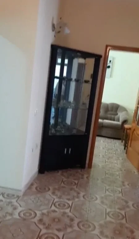 Tirane, jepet me qera apartament 2+1+Ballkon Kati 2, 105 m² 400 € (Rruga gjon mili , rruga siri kodra)