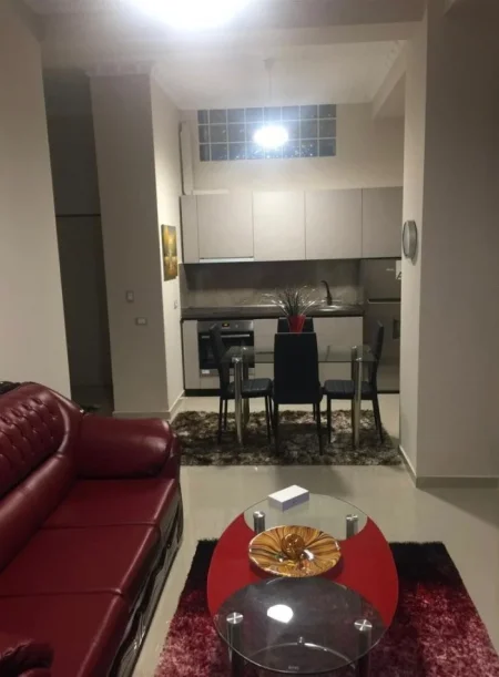 Tirane, jepet me qera apartament 1+1 Kati 2, 70 m² 490 € (Pazari i Ri)