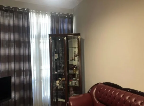 Tirane, jepet me qera apartament 1+1 Kati 2, 70 m² 490 € (Pazari i Ri)