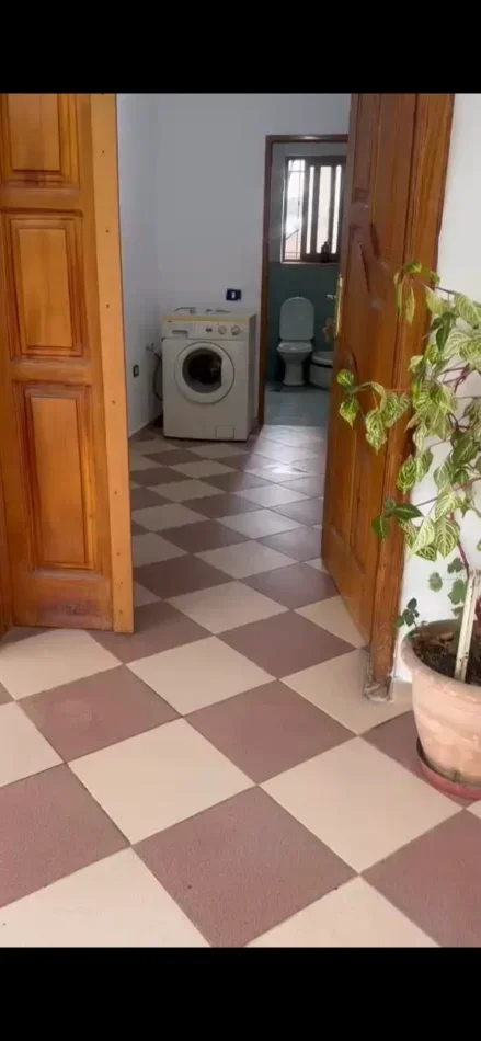 Tirane, jepet me qera nga Pronari, pa-komision shtepi 2+1+Ballkon Kati 1, 120 m² 350 € (Rruga Jorgo Panajoti)