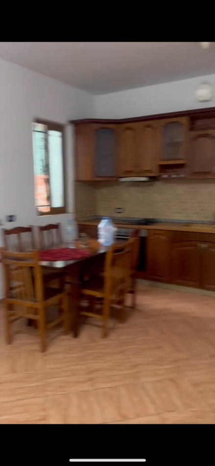 Tirane, jepet me qera nga Pronari, pa-komision shtepi 2+1+Ballkon Kati 1, 120 m² 350 € (Rruga Jorgo Panajoti)