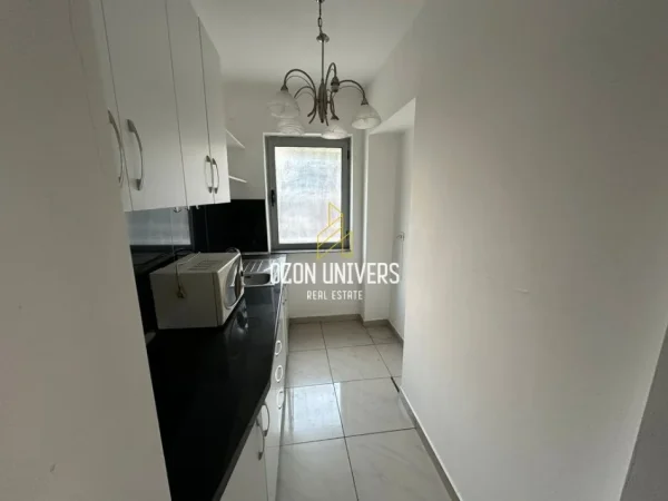 Tirane, jepet me qera ambjent biznesi Kati 0, 100 m² 800 € (rruge durrsi)