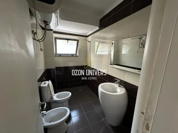 Tirane, jepet me qera ambjent biznesi Kati 0, 100 m² 800 € (rruge durrsi)