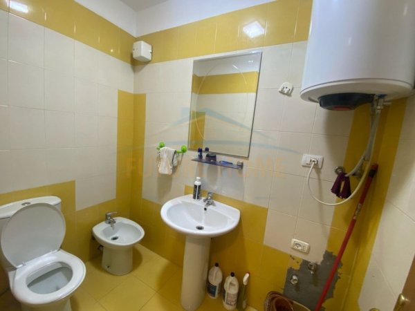 Tirane, jepet me qera apartament 2+1 Kati 9, 100 m² 550 € 