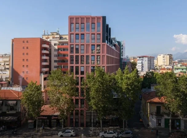 Tirane, jepet me qera zyre Kati 5, 266 m² 8.000 € 
