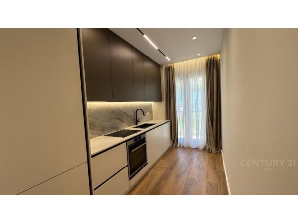 Tirane, jepet me qera apartament 2+1+Aneks+Ballkon Kati 4, 130 m² 1.500 € (Rr. Kodra e Diellit)