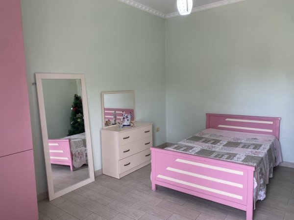 Tirane, jepet me qera apartament 1+1 Kati 2, 60 m² 300 € (Myslym Keta)