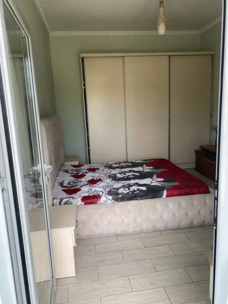 Tirane, jepet me qera apartament 1+1 Kati 2, 60 m² 300 € (Myslym Keta)