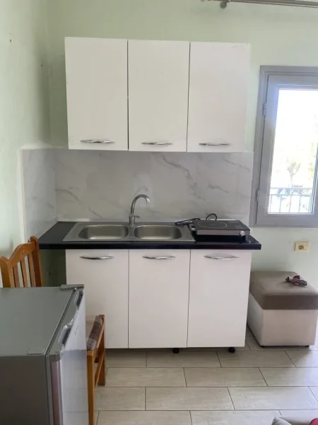 Tirane, jepet me qera apartament 1+1 Kati 2, 60 m² 300 € (Myslym Keta)