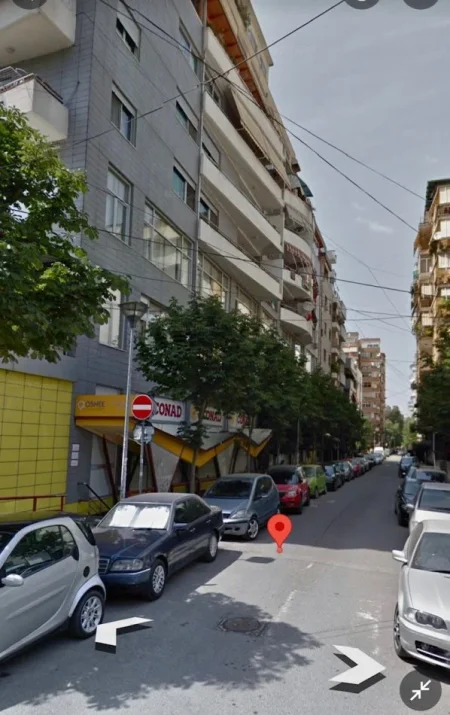 Tirane, shitet dyqan Kati 0, 80 m² 440.000 € (Moskat)