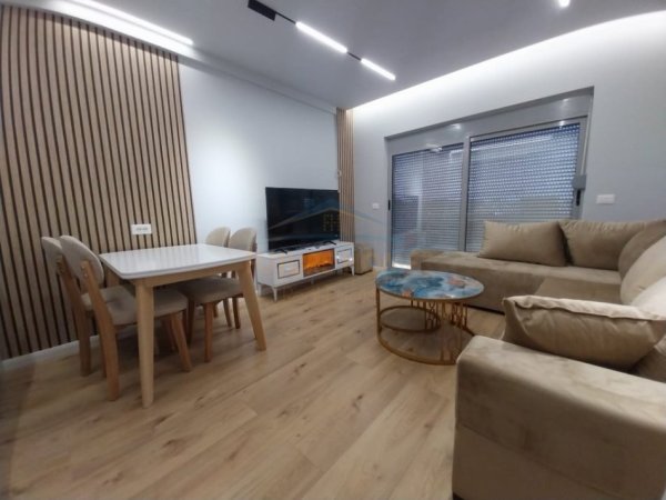 Tirane, jepet me qera apartament 1+1 Kati 7, 60 m² 500 € (PRANE VILA L, ASTIR)