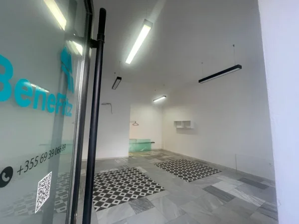 Tirane, jepet me qera apartament 1+1 Kati 1, 50 m² 400 € (Kodra e diellit 2)