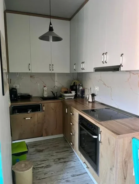 Tirane, jepet me qera apartament 2+1 Kati 8, 100 m² 660 € (Komuna Parisit)