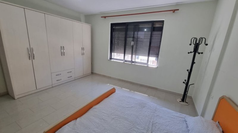 Tirane, jepet me qera apartament 1+1+Ballkon Kati 5, 65 m² 400 € (miell tirana)