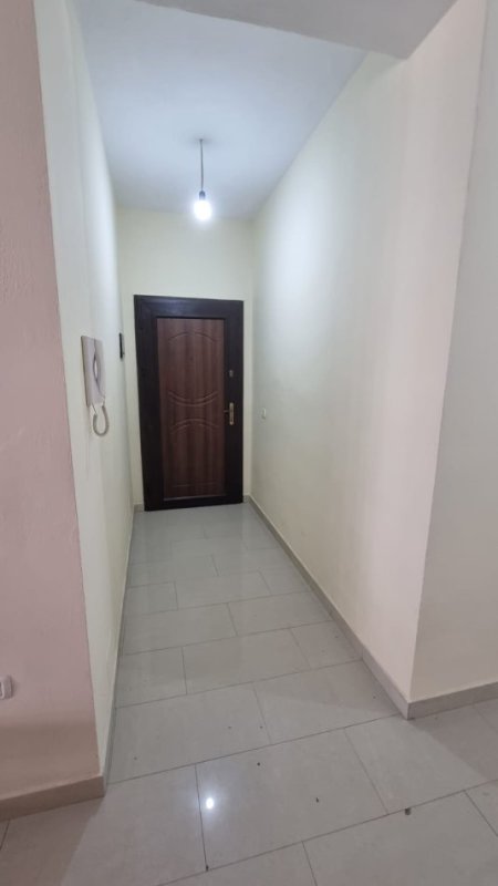Tirane, jepet me qera apartament 1+1+Ballkon Kati 5, 65 m² 400 € (miell tirana)