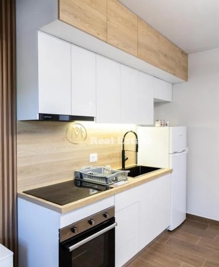 Tirane, jepet me qera apartament 1+1 Kati 2, 50 m² 400 € (Liqeni i Farkes)