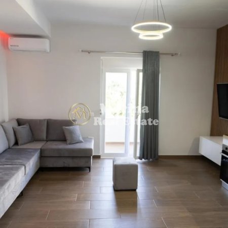 Tirane, jepet me qera apartament 1+1 Kati 2, 50 m² 400 € (Liqeni i Farkes)