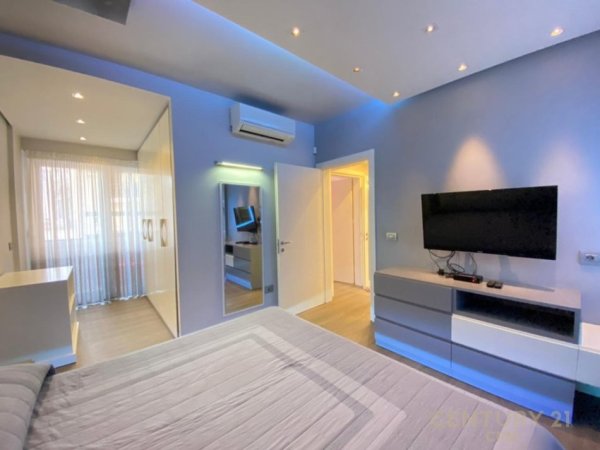 Tirane, jepet me qera apartament 2+1 Kati 5, 120 m² 1.500 € (Blloku)