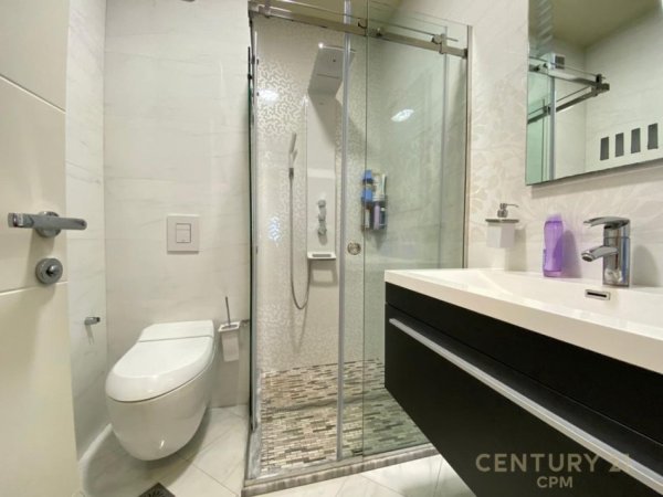 Tirane, jepet me qera apartament 2+1 Kati 5, 120 m² 1.500 € (Blloku)