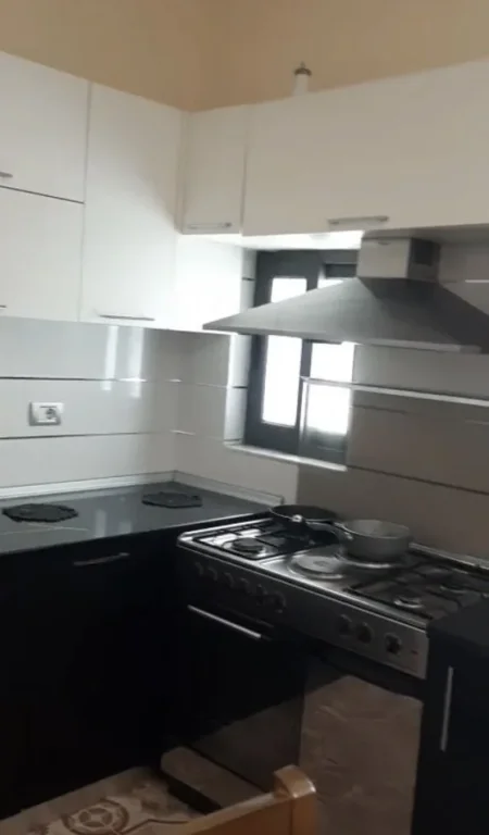 Tirane, jepet me qera shtepi 2+1 Kati 2, 105 m² 400 € (Siri Kodra ,Rruga Besa)