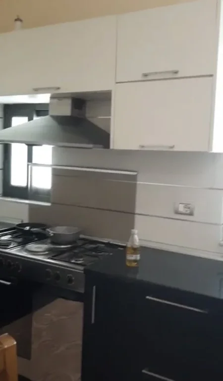 Tirane, jepet me qera shtepi 2+1 Kati 2, 105 m² 400 € (Siri Kodra ,Rruga Besa)