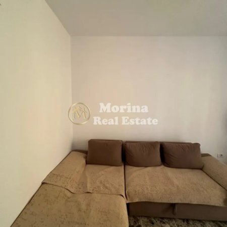 Tirane, jepet me qera apartament 1+1 Kati 1, 75 m² 500 € (Medrese)
