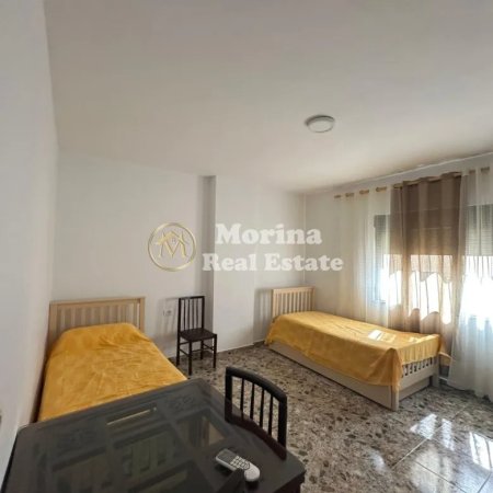 Tirane, jepet me qera apartament 1+1 Kati 1, 75 m² 500 € (Medrese)