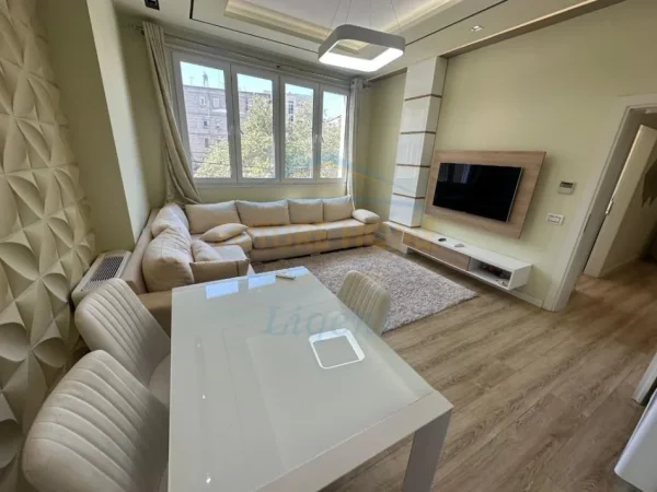 Tirane, jepet me qera apartament 2+1 Kati 1, 84 m² 700 € (ALIDEMI , Rruga Kont Leopard Bertold)