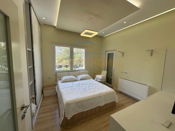 Tirane, jepet me qera apartament 2+1 Kati 1, 84 m² 700 € (ALIDEMI , Rruga Kont Leopard Bertold)