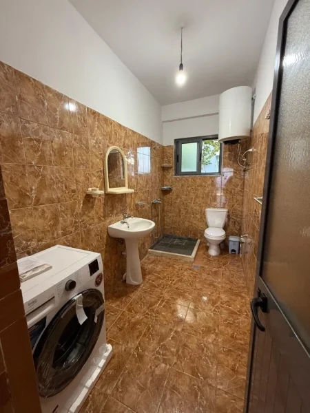 Shqiperi, jepet me qera apartament 2+1 Kati 0, 70 m² 400 € (Laprake)