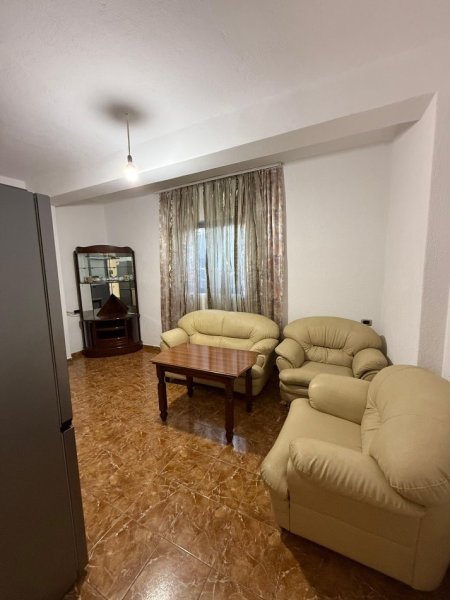 Shqiperi, jepet me qera apartament 2+1 Kati 0, 70 m² 400 € (Laprake)